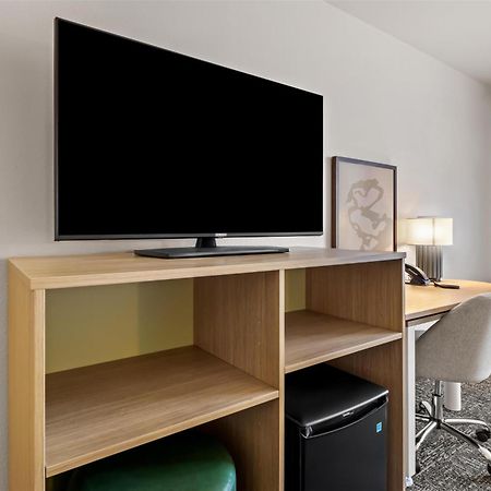 Inn & Suites Мерилвил Екстериор снимка