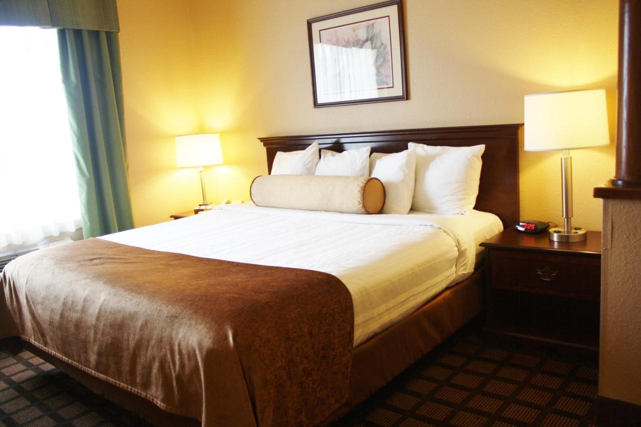 Inn & Suites Мерилвил Екстериор снимка