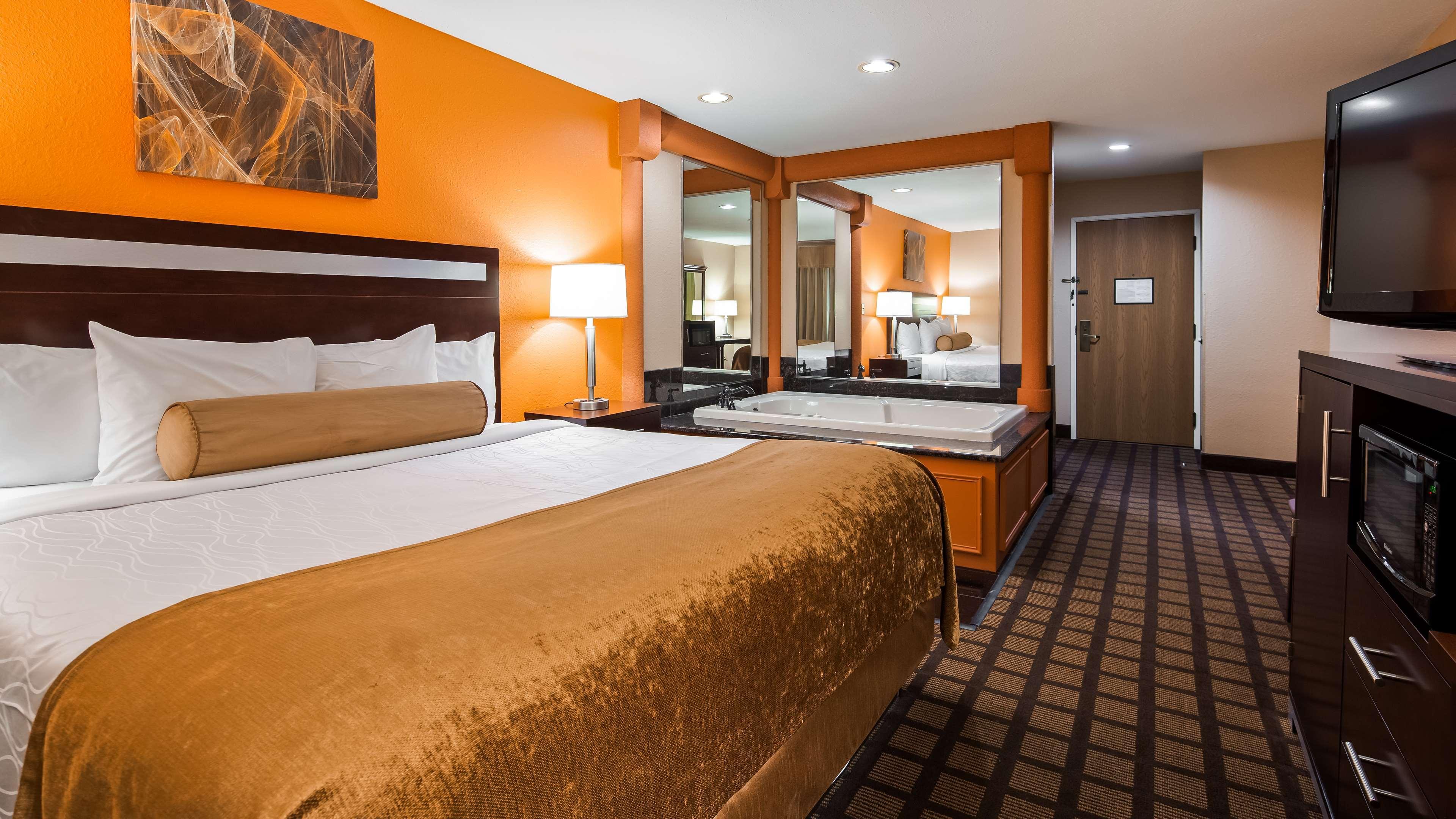 Inn & Suites Мерилвил Екстериор снимка