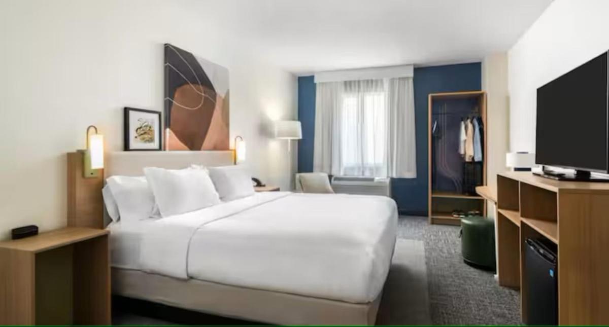 Inn & Suites Мерилвил Екстериор снимка