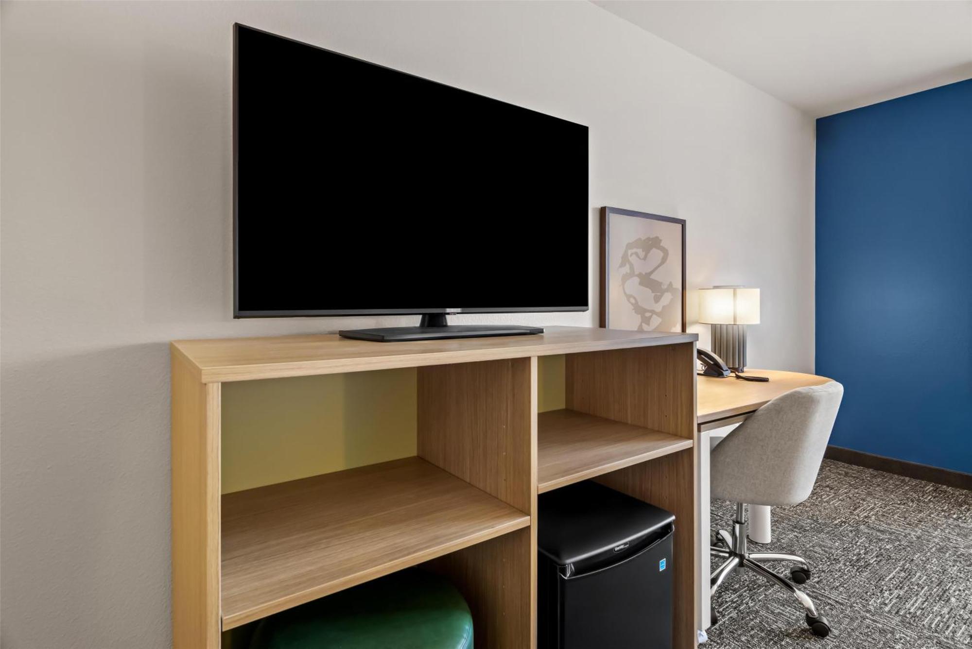 Inn & Suites Мерилвил Екстериор снимка