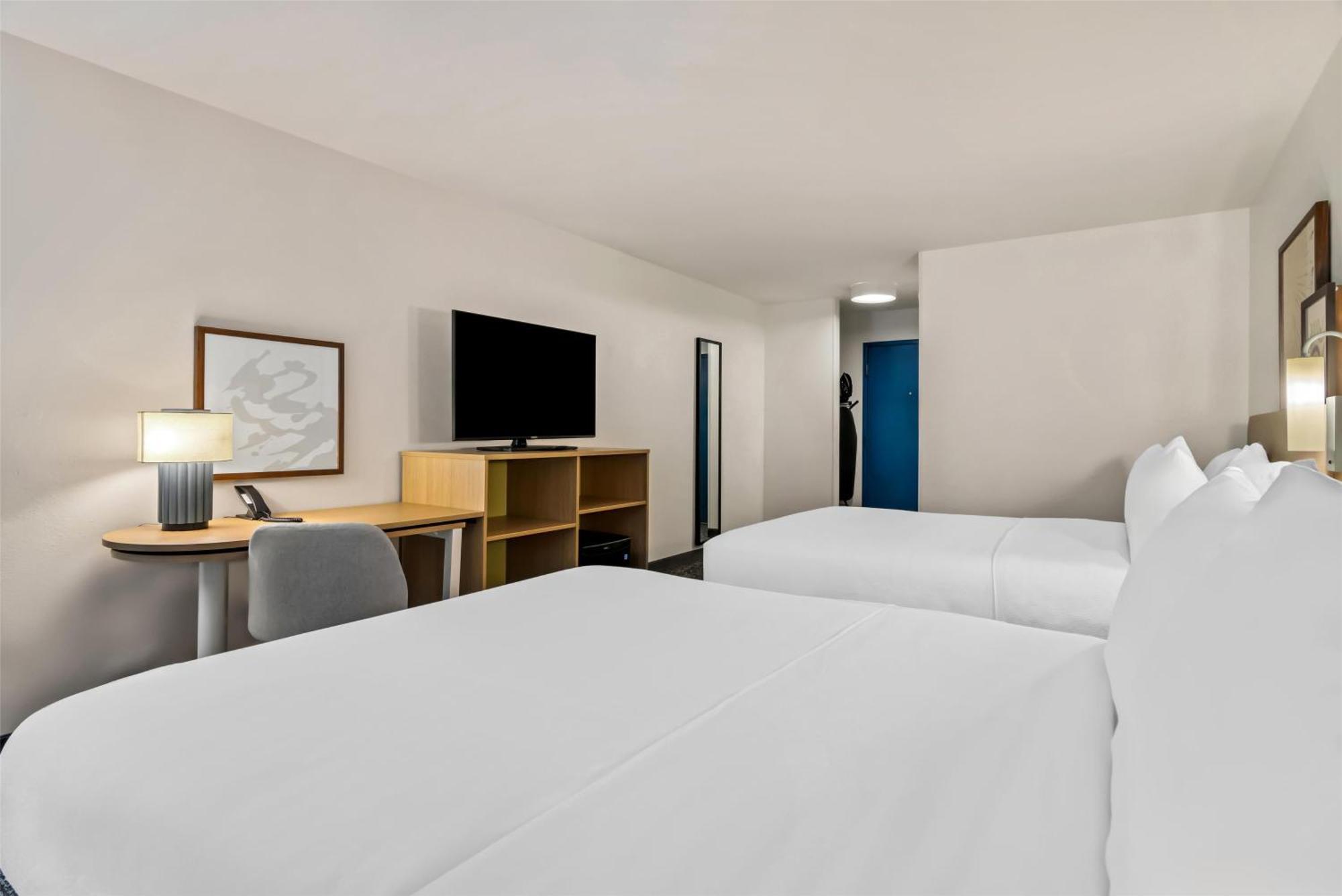 Inn & Suites Мерилвил Екстериор снимка