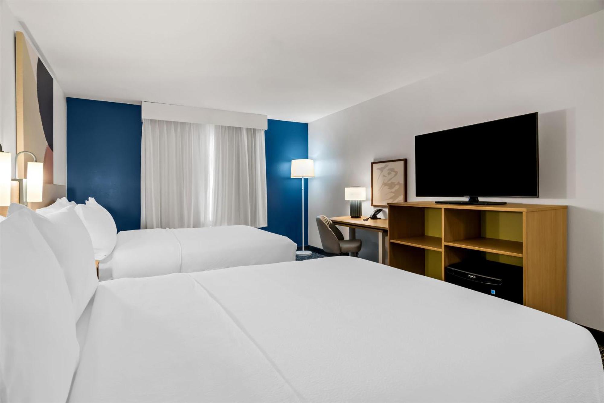 Inn & Suites Мерилвил Екстериор снимка