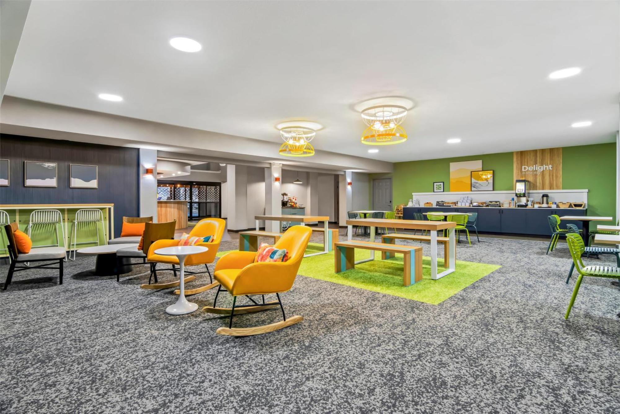 Inn & Suites Мерилвил Екстериор снимка