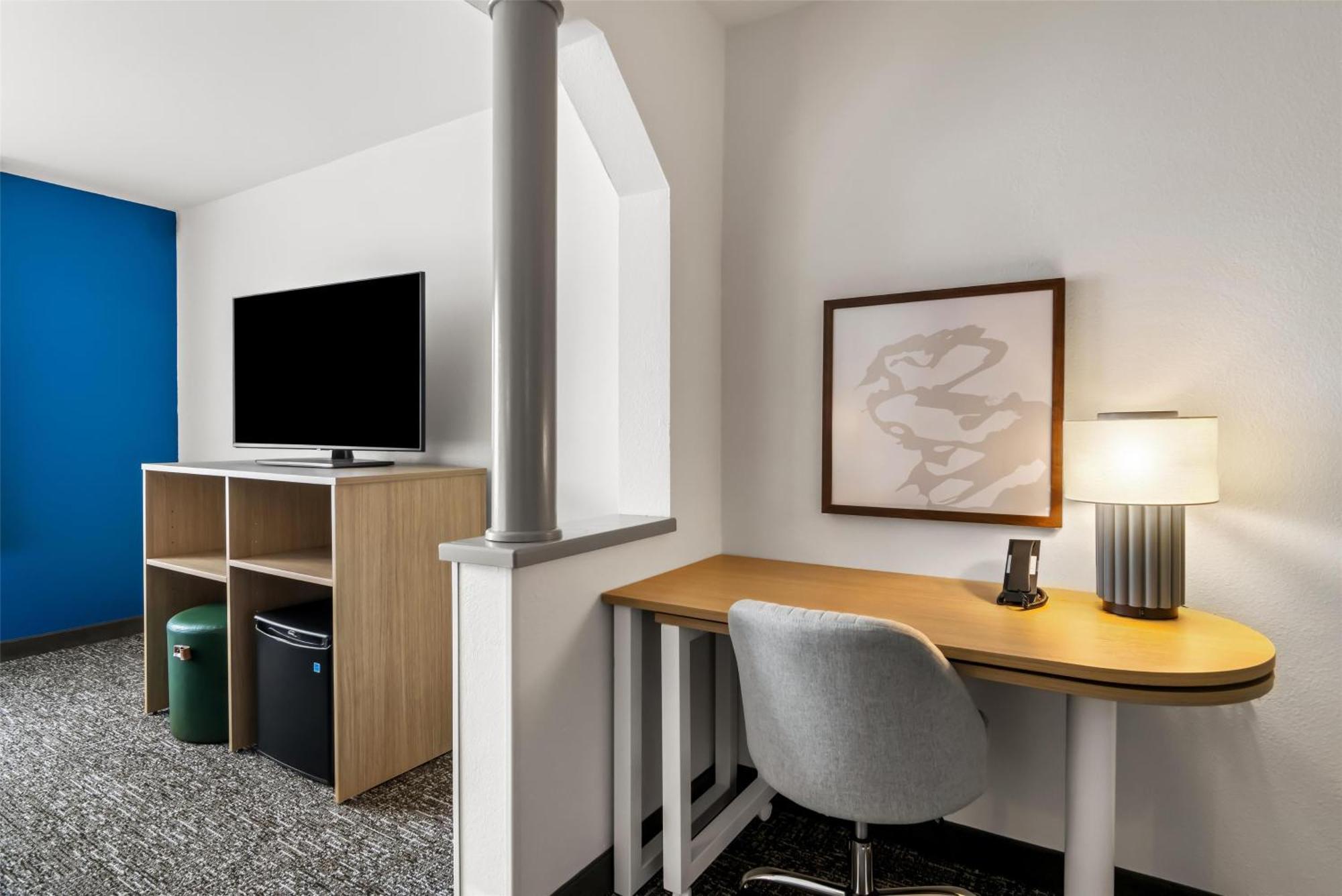 Inn & Suites Мерилвил Екстериор снимка