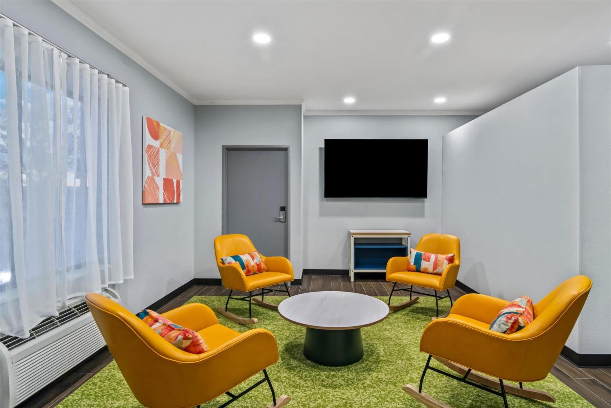 Inn & Suites Мерилвил Екстериор снимка